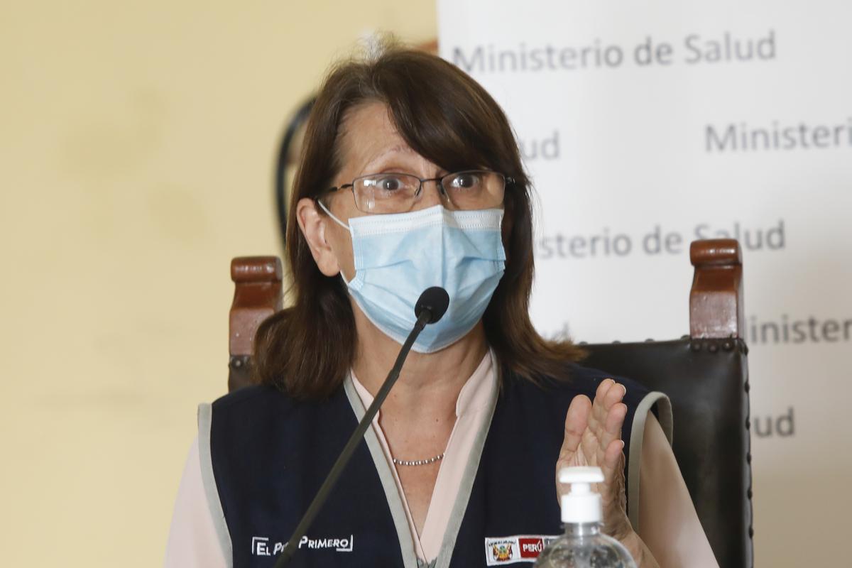 Ministra de Salud de Perú dimite tras denuncia de que Vizcarra fue vacunado