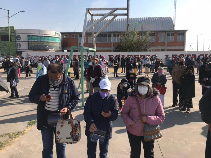 Bloquean avenida central en Ecatepec por falta de vacunas