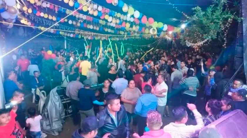 Van al menos 400 contagiados de Covid tras asistir a baile en Oaxaca