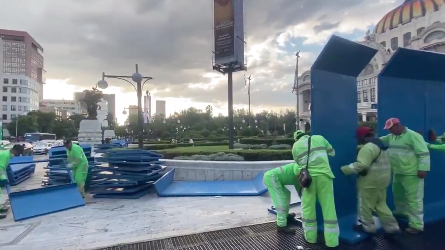 Con vallas metálicas, CDMX resguarda monumentos del Centro Histórico por marcha de 8M