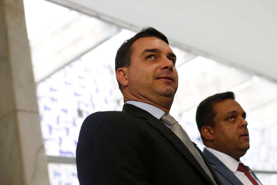 Fiscalía disuelve el grupo especializado que investigaba a hijo de Bolsonaro