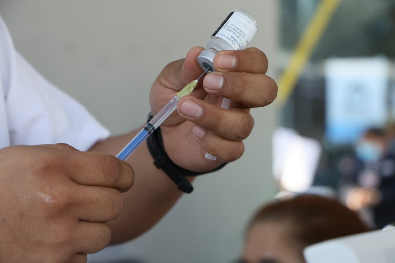 Inicia vacunación contra Covid-19 en ÁO, BJ y Cuauhtémoc