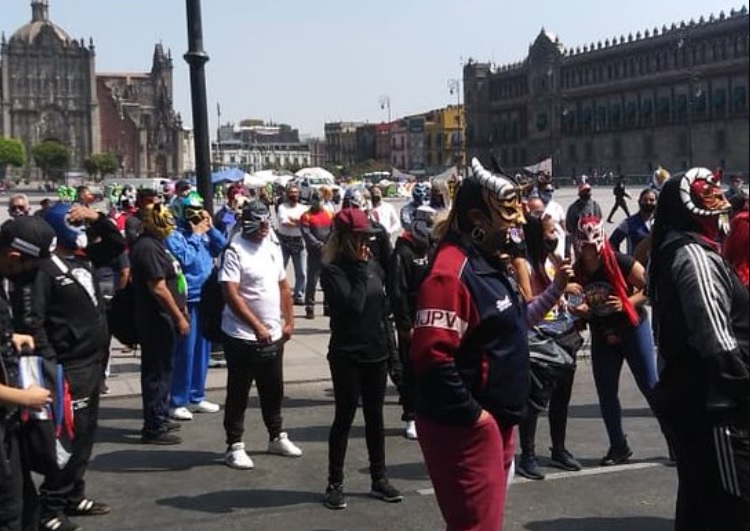 luchadores en el zocalo