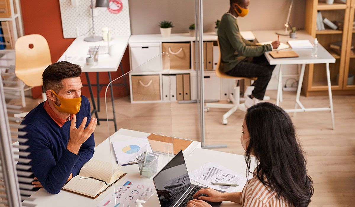 Medidas de prevención y mobiliario especial para oficinas seguras: Office  Class - Almomento | Noticias, información nacional e internacional