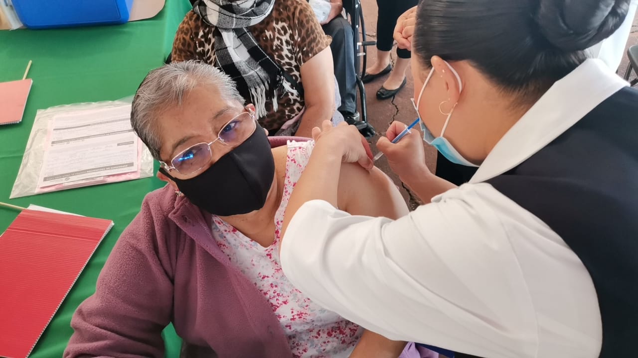 CDMX continúa vacunación anticovid de adultos mayores