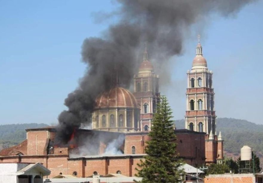 Se incendia la iglesia del Señor de los Milagros en Michoacán