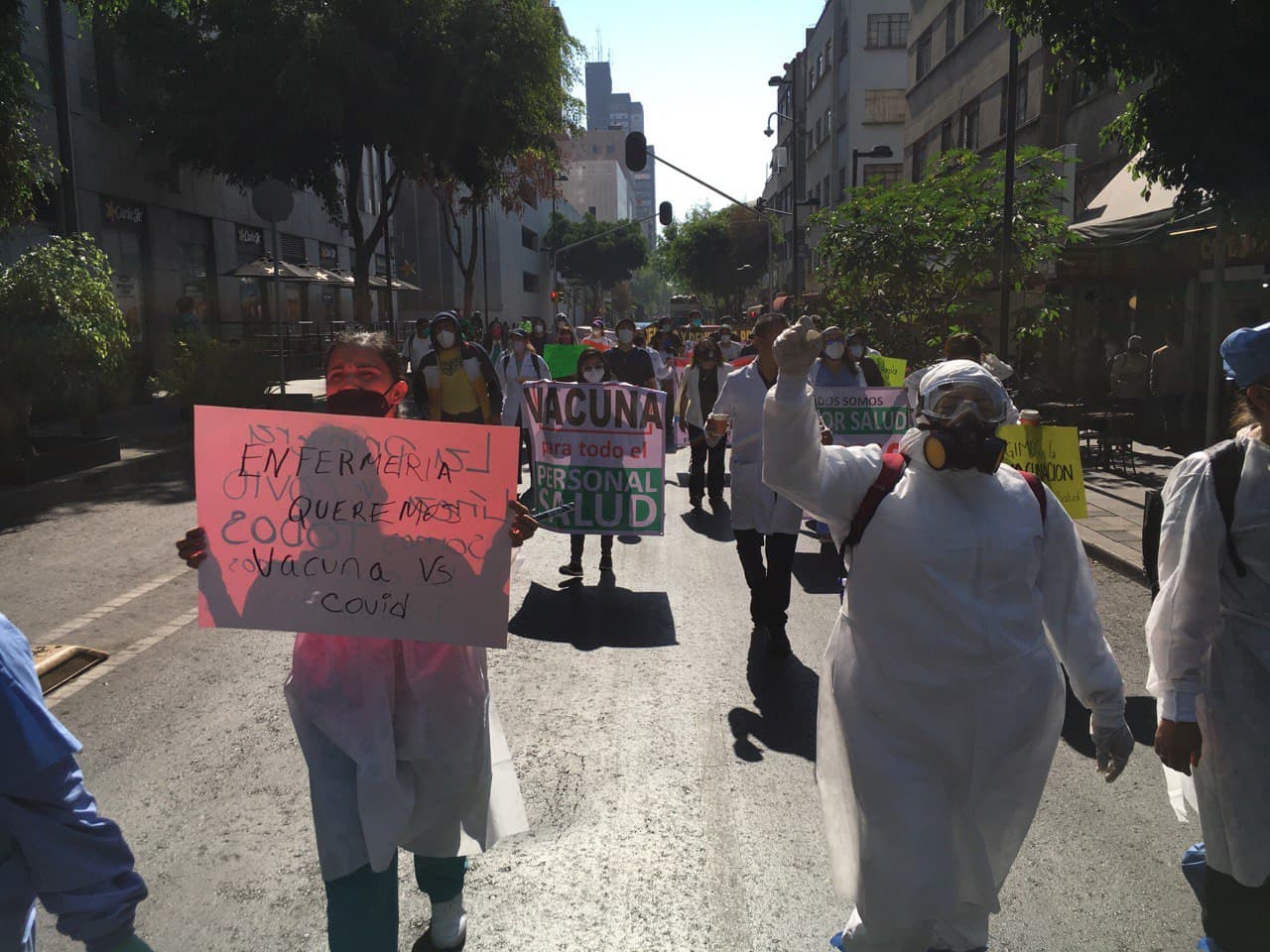 Médicos privados protestan en Palacio Nacional