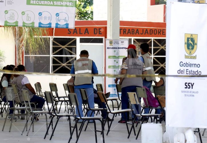 supervisa módulos de vacunación anticovid en Mérida