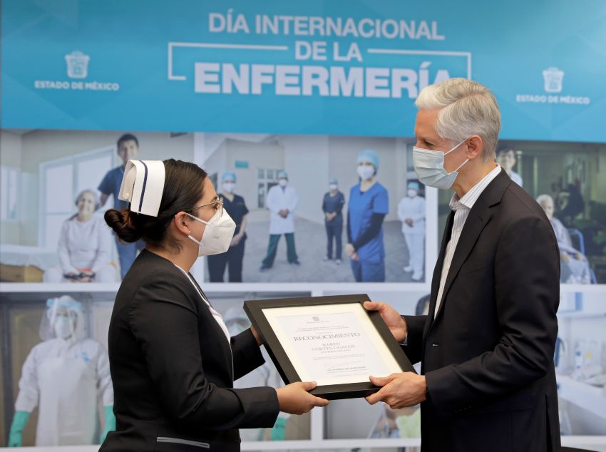 Del Mazo entrega reconocimientos a enfermeros por su labor en el combate de la pandemia