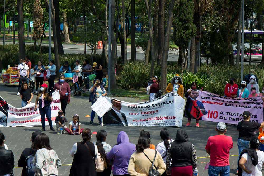 Organizaciones feministas revientan contra Santillán