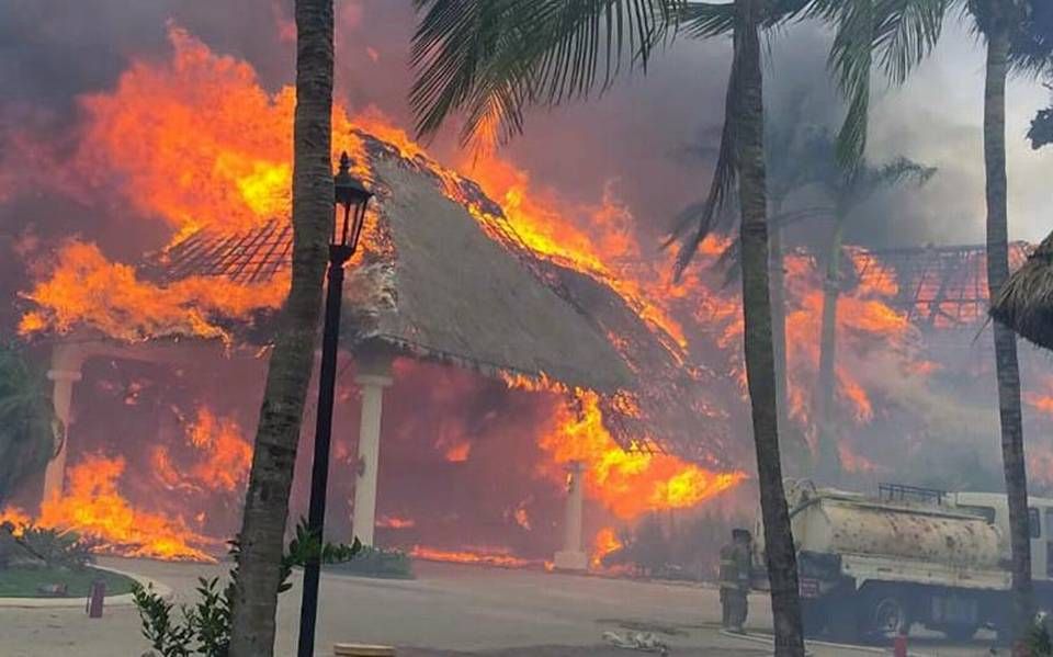 Fuego consume gran parte del hotel Grand Palladium en Tulum