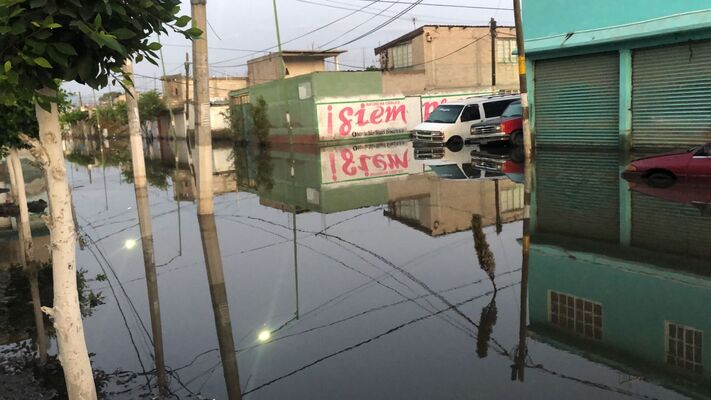 Lluvia inunda calles de Chalco