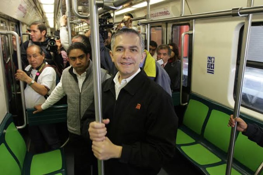 "Estaré atento a los peritajes", dice Mancera tras colapsó de metro en Línea 12
