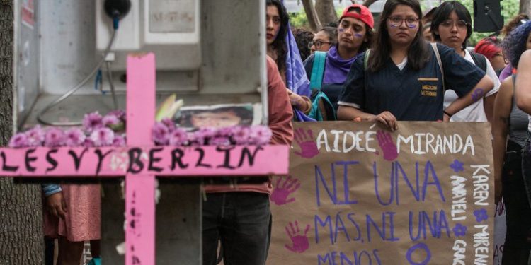 Realizan velada en CU a 4 años del feminicidio de Lesvy Berlín