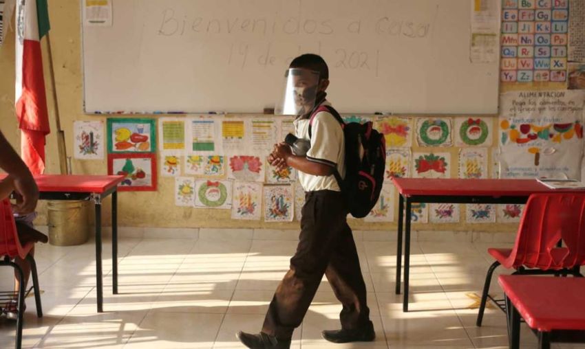 Suspenden clases en escuela de Campeche por maestra que dio positivo a Covid
