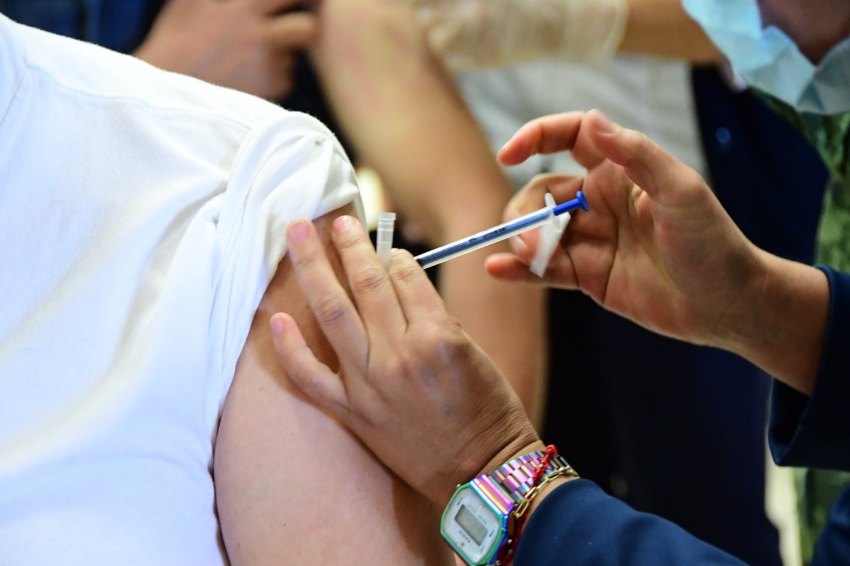 Hoy inicia la vacunación para docentes en Chihuahua y Puebla