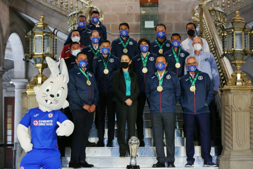 Claudia Sheinbaum se reúne con jugadores del Cruz Azul