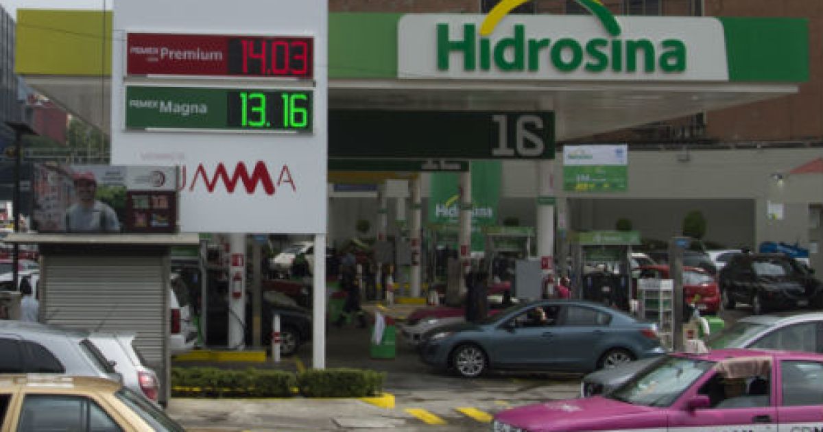 Patrullas de la SSC cargan gasolina en Hidrosina pese a precios elevados