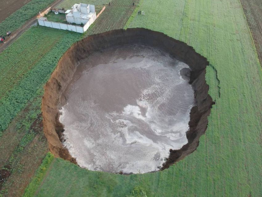 VIDEO: Se registra socavón gigante en Juan C. Bonilla, Puebla