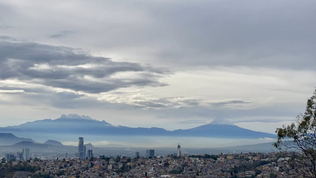 amanecer en la cdmx con lluvias y arcoiris