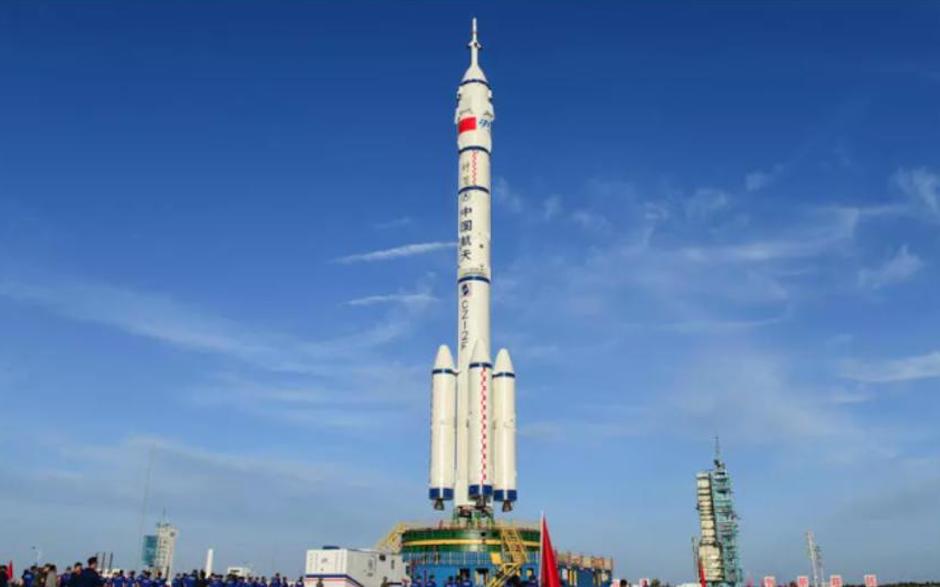 La nave espacial china Shenzhou-12 despegó con éxito a tres astronautas a su estación espacial