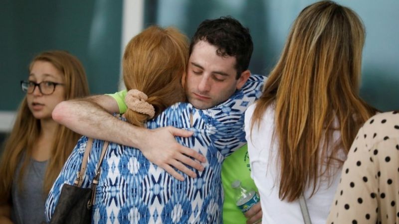 Jonah Handle, un muchacho de 15 años, se convirtió en la imagen de esperanza tras el derrumbe del jueves del edificio Champlain Towers South.