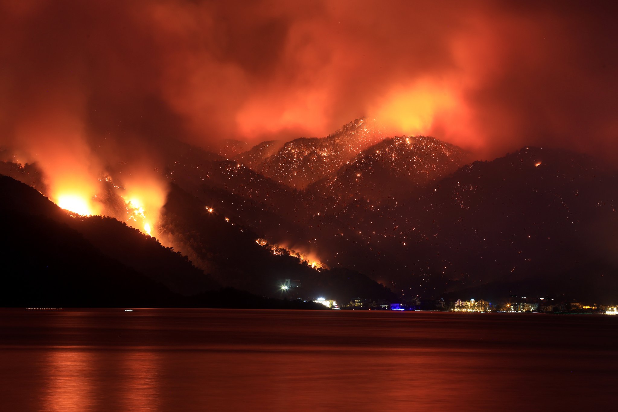 Turquía declara “zona de desastre” tras incendios forestales