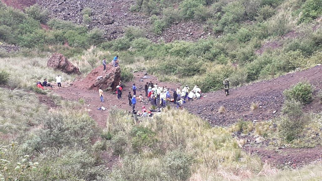 Excursionistas caen al cráter del volcán Xitle