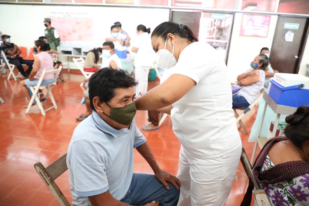 Inicia vacunación contra Covid-19 en 42 municipios de Yucatán