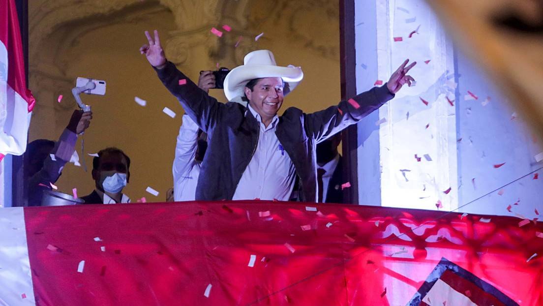 Proclaman a Pedro Castillo como presidente de Perú