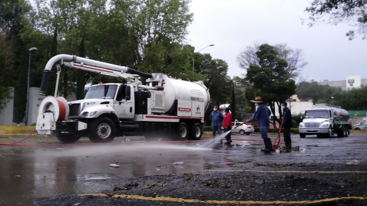 Mantiene CAEM personal y equipos de limpieza en municipios afectados por lluvias