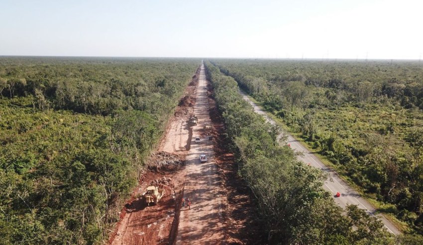 AMLO revisó en Tulum los avances del Tren Maya y del próximo aeropuerto internacional