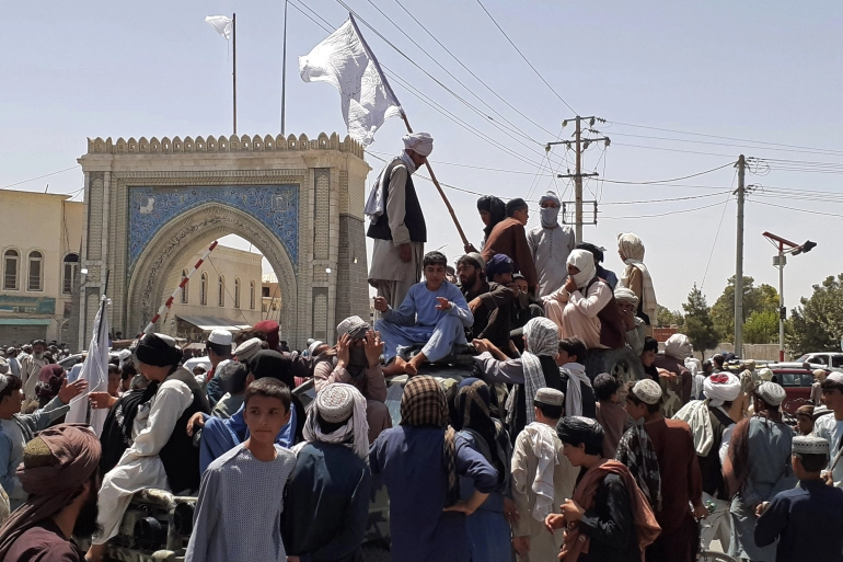 Talibanes se acercan a Kabul