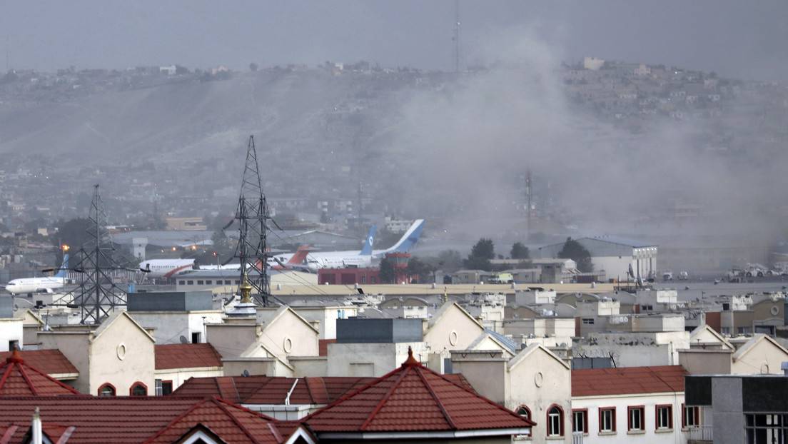 Explosión fuera del aeropuerto de Kabul, Afganistan