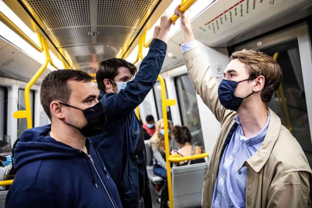 Dinamarca eliminará mañana las mascarilla en el transporte público, una vez que desaparezca la exigencia de guardar distancia social.