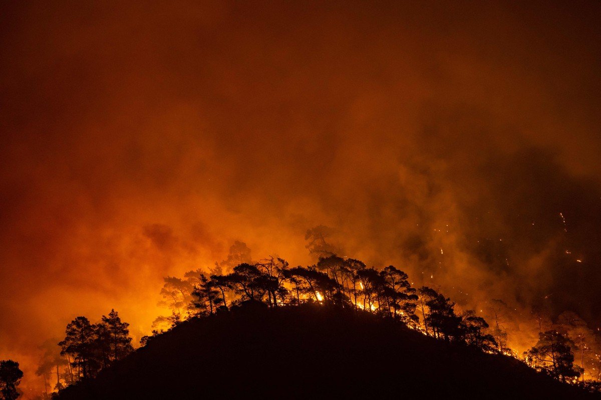 Continuan incendios en Turquía: hay 8 muertos