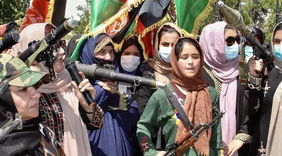 Mujeres protestan en Afganistán en contra de talibanes