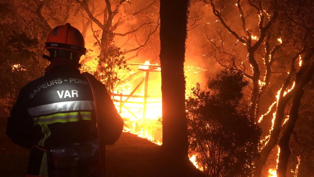 Miles de personas evacuadas tras incendio en Francia