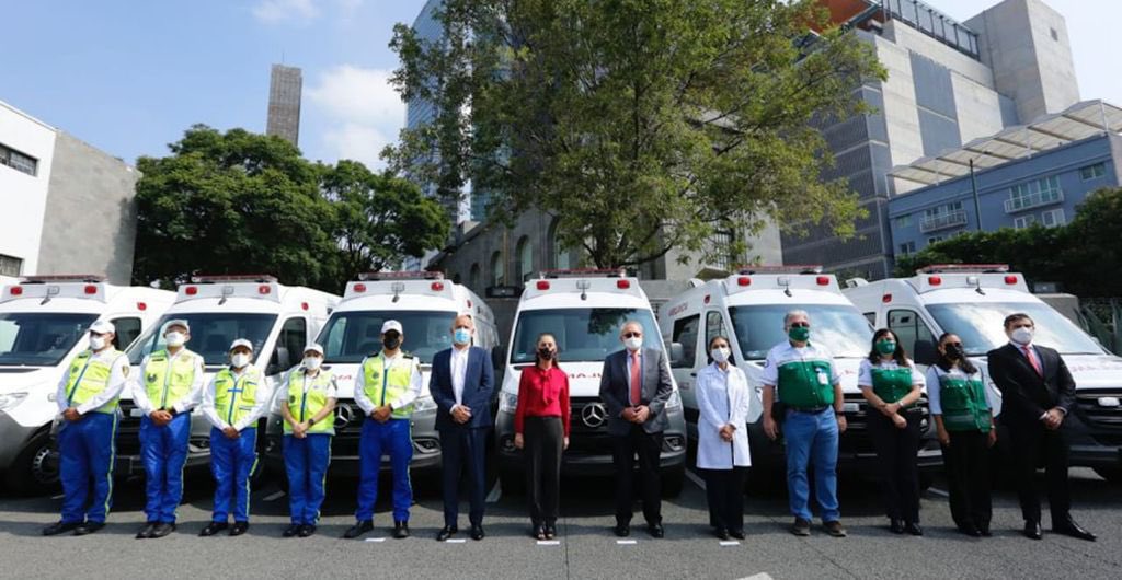 Insabi dona 10 ambulancias al Gobierno de CDMX