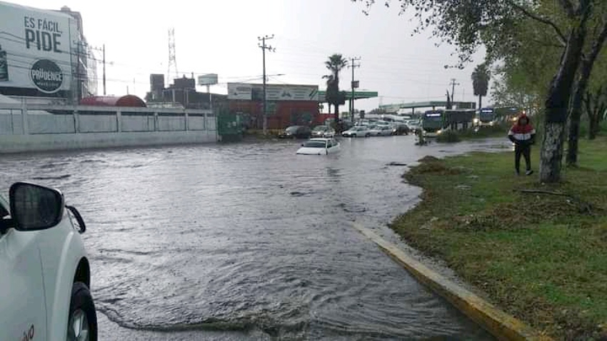 Fuerte lluvia dejó inundaciones en varias zonas de Ecatepec