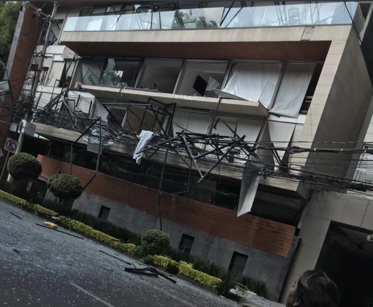 VIDEO: Captan el instante en que explota edificio en avenida Coyoacán