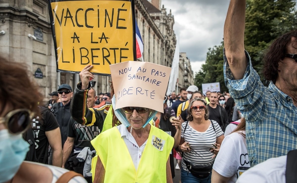 Paris: Miles de manifestantes protestan contra la vacunación obligatoria