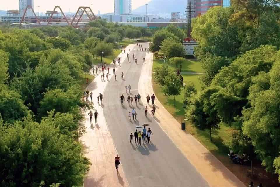 Parque Fundidora reabrirá sus puertas sólo para actividades físicas y se prohibirá el acceso a personas menores de 16 años.