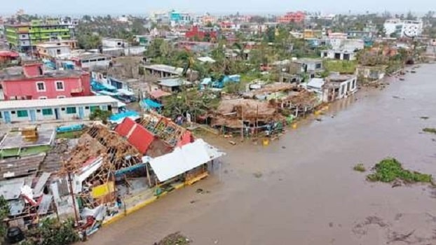 SEDENA y MARINA distribuyan los apoyos a los damnificados en Veracruz: AMLO