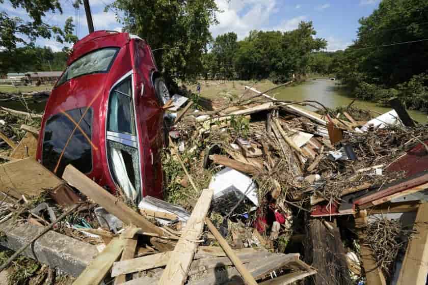Inundaciones dejan al menos 21 muertos y decenas de desaparecidos por tormentas e inundaciones calificadas de “históricas” en Tennessee.