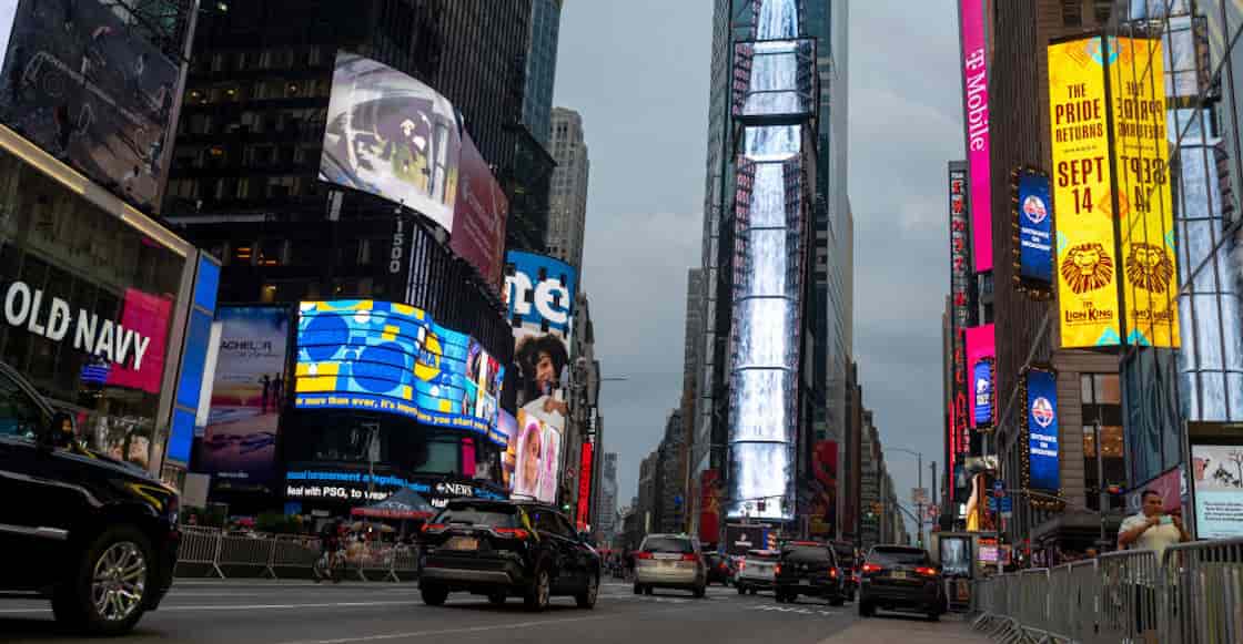 Cerco policial en Times Square provoca pánico en Nueva York luego de la aparición de un paquete sospechoso el cual fue recuperado.