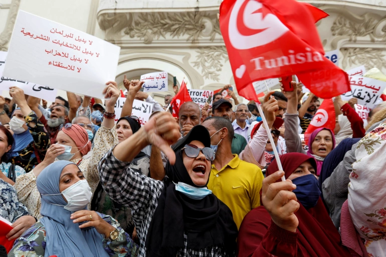 Protestas en Tunez por la toma de poderes por parte del presidente Saied