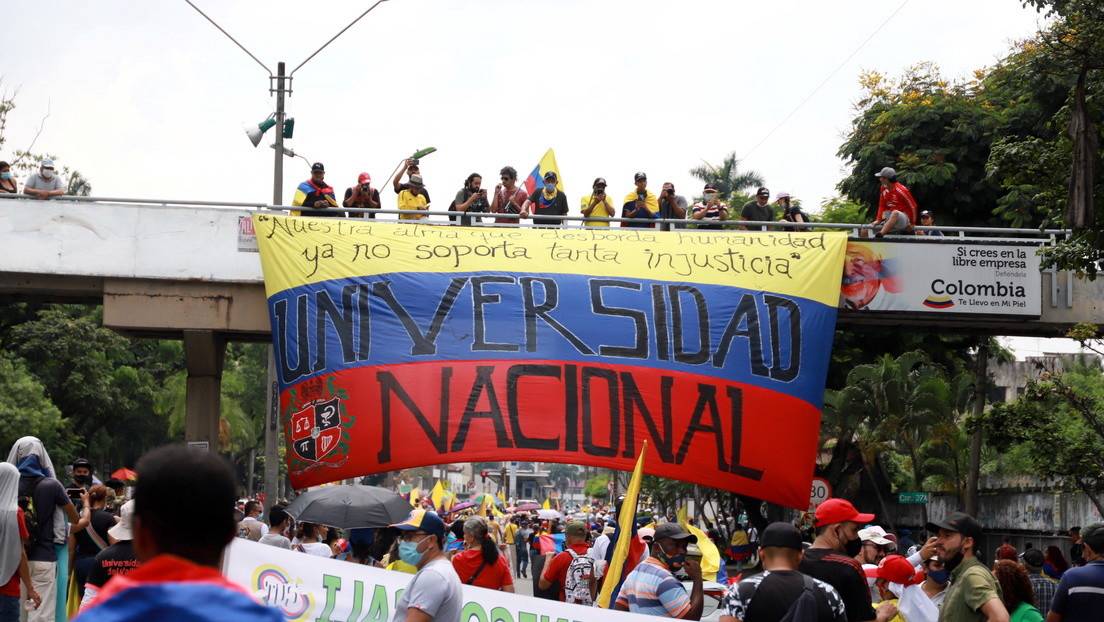 Colombianos se movilizan en contra de la reforma tributaria de Duque