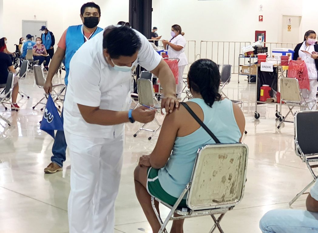 Concluye vacunación anticovid a personas de 30 a 39 años de Mérida