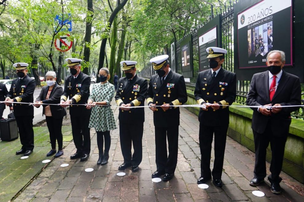 Inauguran exposición fotográfica sobre la Marina